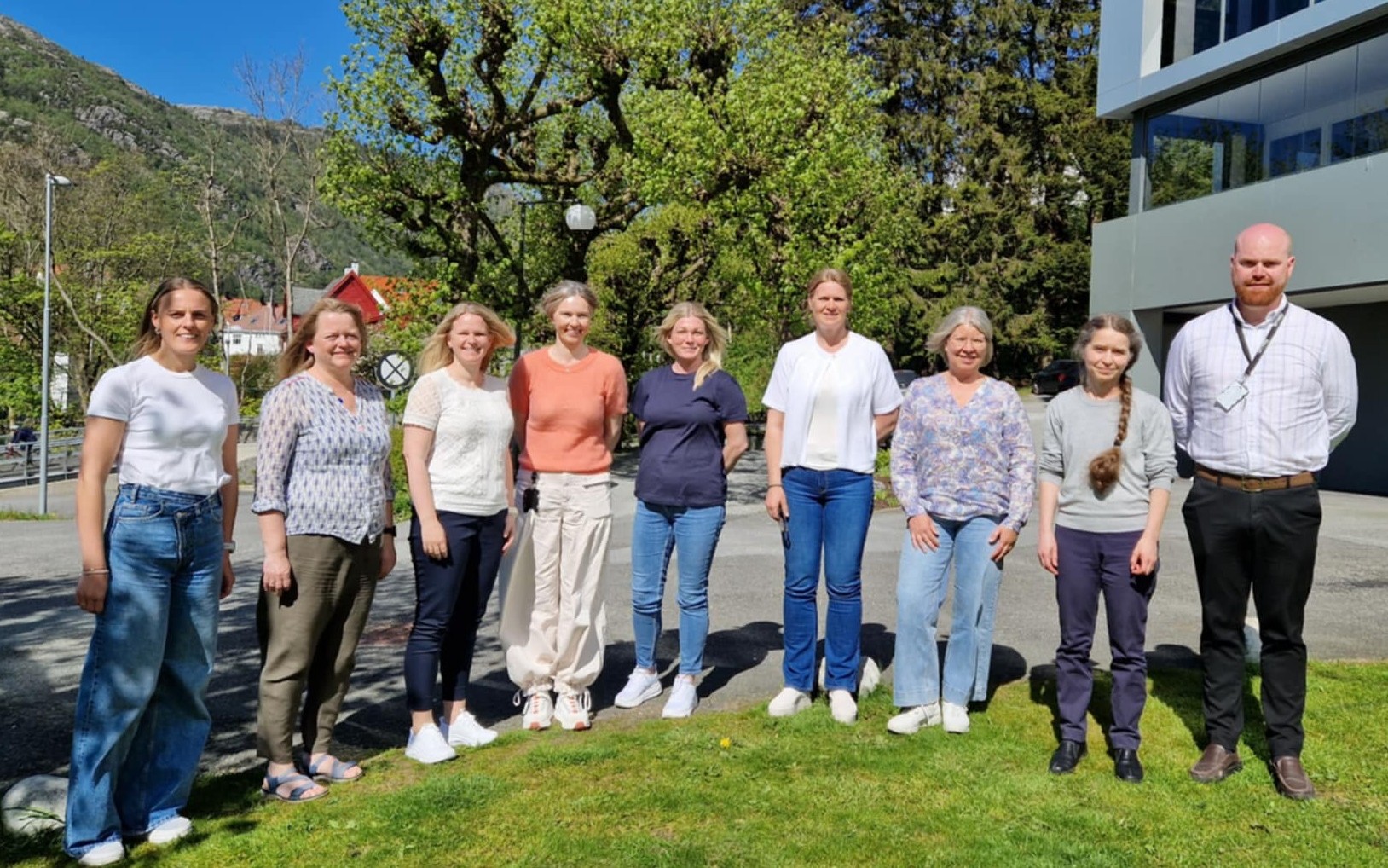 Fra venstre: Elise Nyberg, Linda Fagerland, Helene Aske, Charlotte Rogne, Evy Namdal Larsen, Sissel Gulbrandsen, Berit Elisabeth Rishøi, Ann Kristin Lorentzen, Jan-Helge Blix.