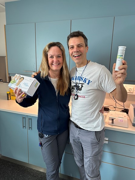 Ann-Elisabeth Sandheden og Thore Giskegjerde på laboratoriet. Foto: Privat