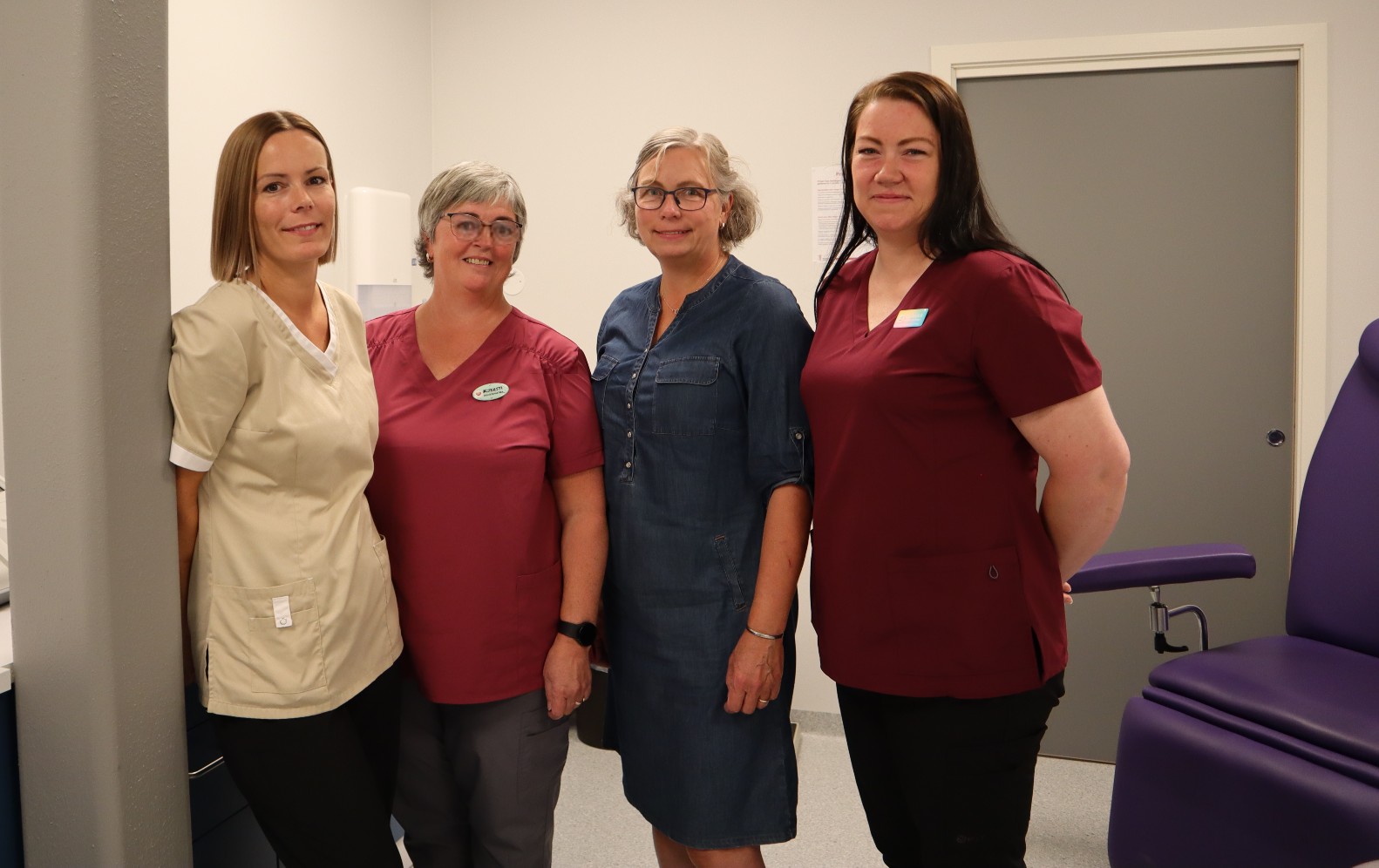 Helsesekretærene ved Verdalsøra legesenter sammen med laboratoriekonsulenten i Noklus Levanger. F.v. Stine Grønbech, Kjersti Liaklev, laboratoriekonsulent Randi Rekkebo og Veronica Berg.